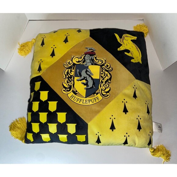 Harry Potter Hufflepuff Crest Logo Tassled Throw Pillow 17” Honey badger - Picture 6 of 7